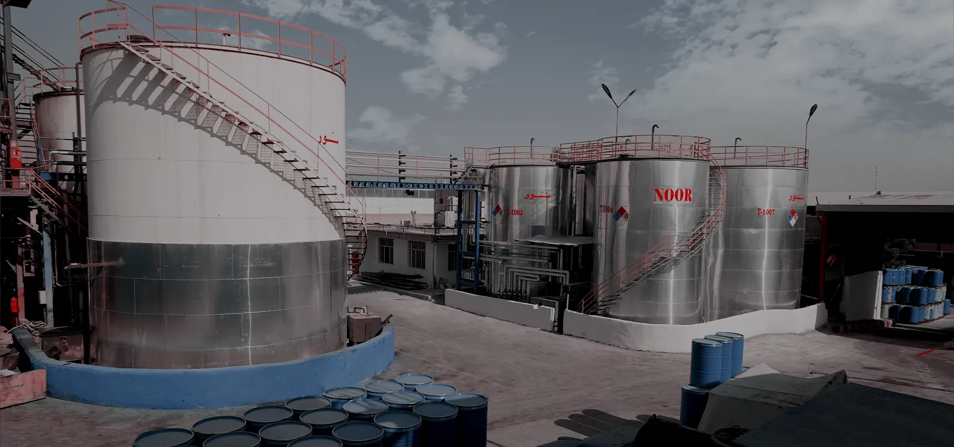 World's Largest Petroleum Jelly	&